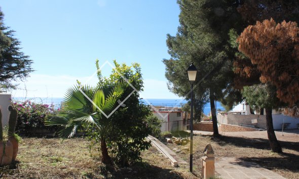 Pla del Mar - Parcela con vistas al mar en venta en Moraira