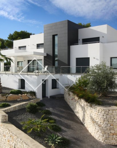 -Impresionante villa moderna con vistas abiertas al valle y mar en Solpark, Moraira en venta