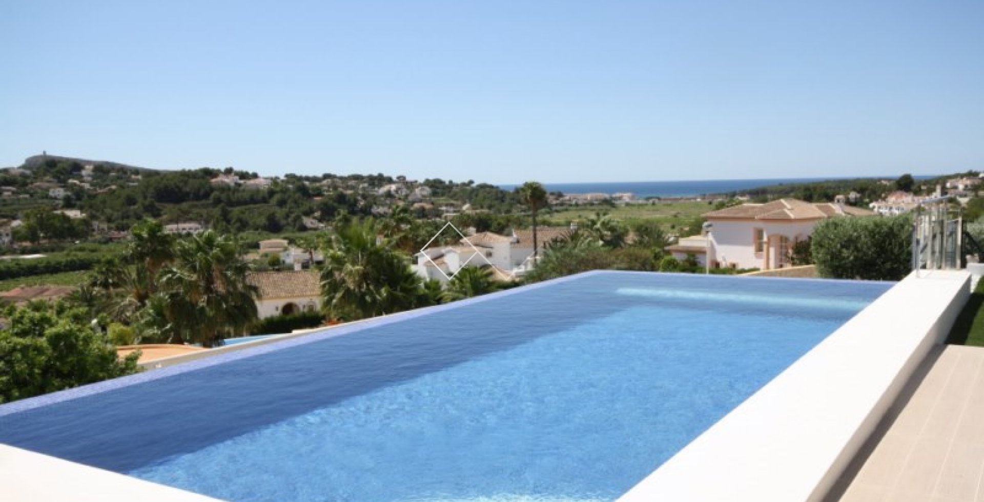 -piscina Impresionante villa moderna con vistas abiertas al valle y mar en Solpark, Moraira en venta